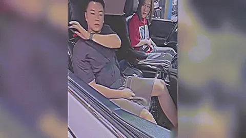 Clip: Pha thắt dây an toàn hài hước của anh chồng khi vợ cầm vô lăng