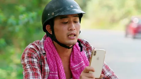 Làng Trong Phố tập 16: Hiếu và Nhung cùng 'mất tích', tắt điện thoại di động