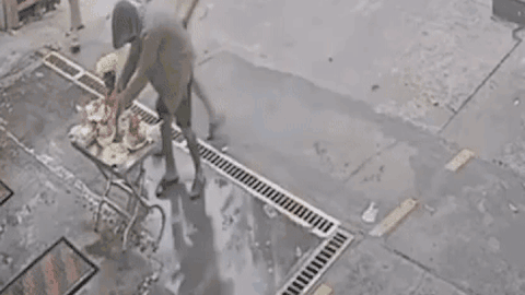 Đi giật cô hồn bằng xế xịn, thanh niên còn được khen vì một hành động