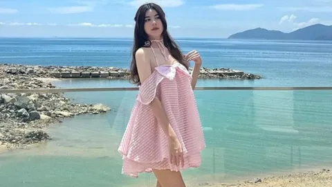 Ái nữ Hạt Dẻ diện trang phục khoe vai trần, visual 'xinh như thiên thần'