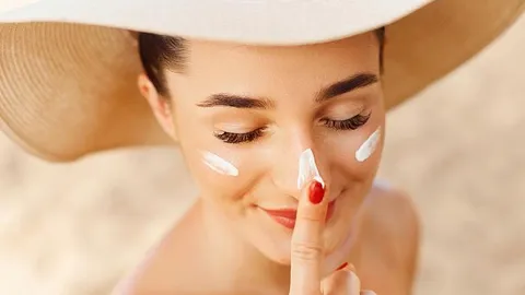 Bác sĩ da liễu gợi ý 6 thành phần nguy hiểm trong kem chống nắng bạn nên tránh