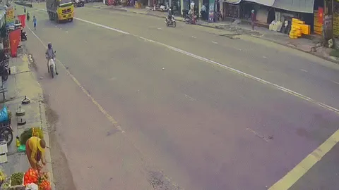Clip: Thanh niên phóng nhanh va chạm với xe máy sang đường thiếu quan sát