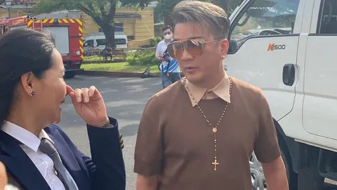 Đàm Vĩnh Hưng lộ diện tại phiên tòa xét xử bà Nguyễn Phương Hằng