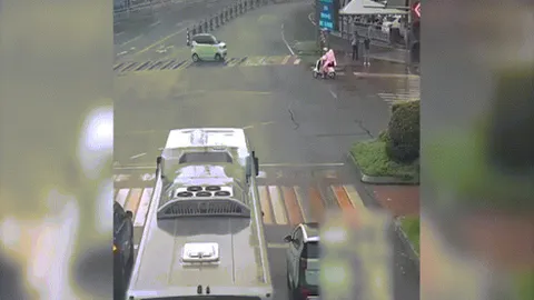 Clip: Pha drift như trong phim tránh va chạm trong tích tắc
