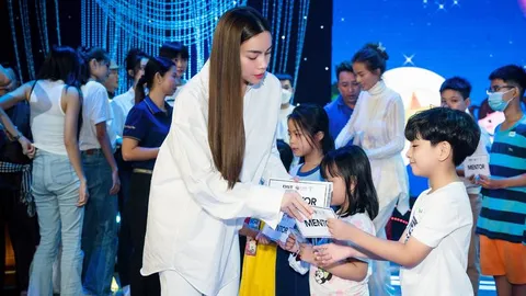 Hồ Ngọc Hà làm điều đặc biệt cho trẻ em khó khăn nhân dịp Tết Trung thu