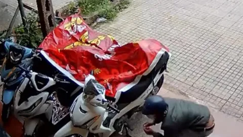 Clip: Tên trộm xe máy "bất ổn", và cái kết chạy té khói
