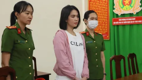 Ngọc Trinh có phát ngôn gây tranh cãi gì sau khi bị lập biên bản?