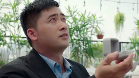 Màn cầu hôn 'cười ra nước mắt' của đội trưởng đội hình sự trong tập cuối Biệt Dược Đen