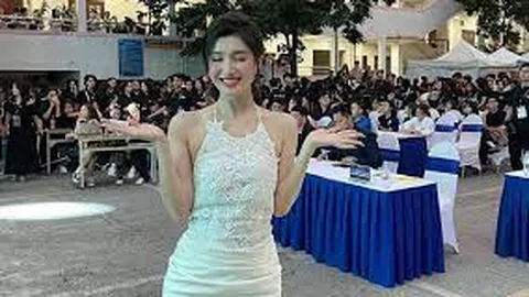 Phương Nhi về trường, tự tin khoe visual 'tiên tỷ' giữa đám đông sinh viên