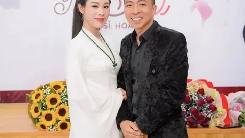 Ca sĩ Việt Hoàn ly hôn vợ kém 18 tuổi sau 14 năm chung sống