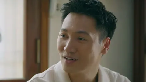 Chúng Ta Của 8 Năm Sau tập 16: Lâm (Mạnh Trường) có bạn gái mới cực xinh đẹp, Dương nhận tin buồn