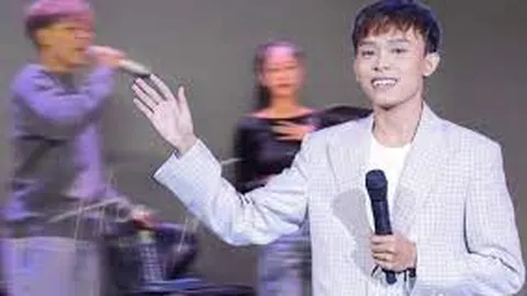 Hồ Văn Cường xuất hiện tập nhạc cùng một nữ ca sĩ trên sân khấu, diện mạo khác hẳn với lúc đi hát