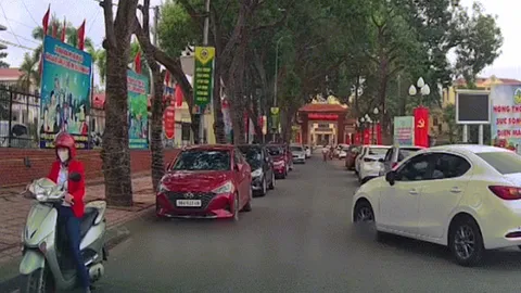 Clip: Thót tim tài xế nhấn nhầm chân ga đâm thẳng ô tô phía trước