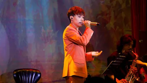 Hồ Văn Cường lần đầu hát live ca khúc mới, dân mạng phản ứng mạnh