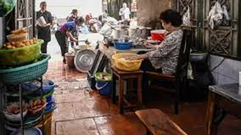 Vụ TikToker nổi tiếng bị đuổi khỏi quán phở vì ngồi xe lăn: Chủ quán phở lên tiếng