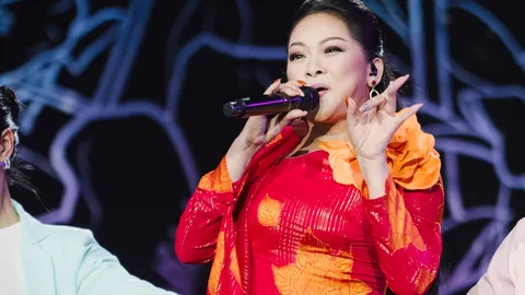 Như Quỳnh diện đồ đơn giản ngồi tập nhạc, ngoại hình lẫn giọng hát khiến dân mạng bàn tán