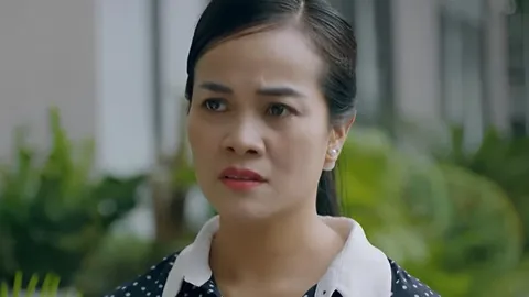 Chúng Ta Của 8 Năm Sau tập 35: Lỡ đụng vào tài sản của thím chồng tương lai, Dương nhận cái kết đau đớn