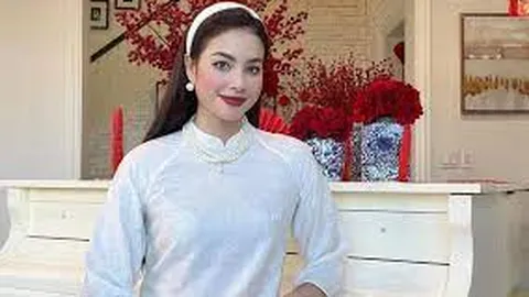 Hoa hậu Phạm Hương mặc áo dài đón Tết ở trời Tây, đeo trang sức kín tay kín cổ