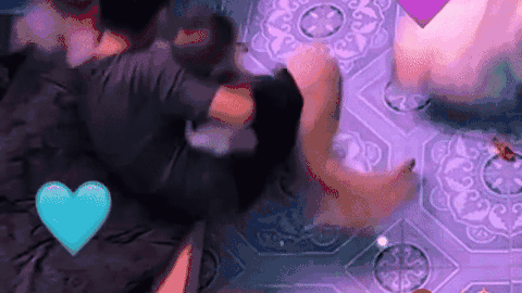 Để 3 anh em ở nhà tự trông nhau, bố mẹ được phen thót tim khi thấy cảnh này qua camera