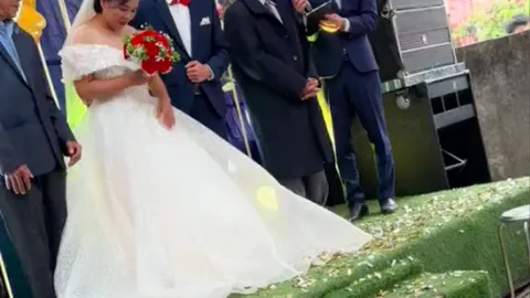 Cụ ông đại diện họ nhà trai phát biểu trong ngày trọng đại khiến quan khách nín thở hồi hộp