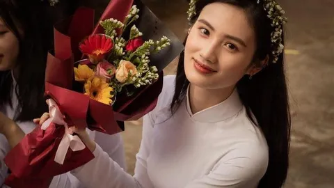 Ý Nhi comeback sau thời gian tạm dừng nghệ thuật, ghi điểm với việc làm ý nghĩa