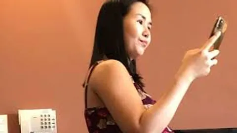 'Flex' tấm hình thời hoàng kim, Võ Hạ Trâm khiến dân tình cười nắc nẻ