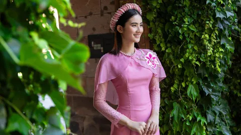 Hoa hậu Ý Nhi chạnh lòng vì đón Tết xa nhà