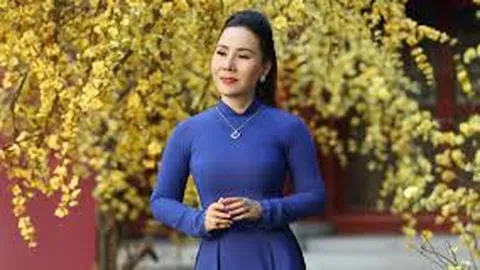 Bắt trend áo dài Tết, nhan sắc của nữ hoàng doanh nhân khiến nhiều người trầm trồ