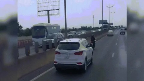 Clip: Ninja Việt Nam mãi đỉnh, đi trên đường cao tốc như chỗ không người