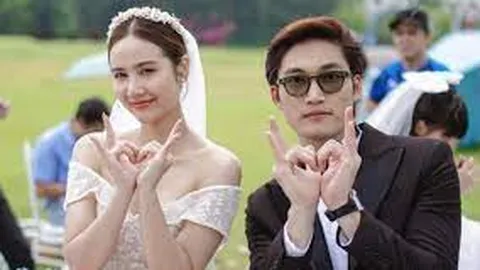 Đình Tú lộ ảnh thân mật với một mỹ nhân xinh chẳng kém Huyền Lizzie