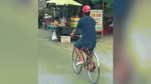 Clip: Choáng váng xe đạp phiên bản "ma tốc độ" đi trên đường