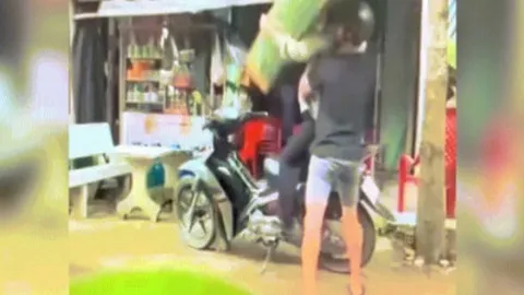 Clip: Pha chở đệm bất ổn và cái kết "phì cười"