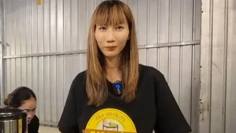Bất ngờ mức cát-xê trên sàn diễn khiến nữ người mẫu Việt nổi tiếng phải bán trà muối ớt mưu sinh