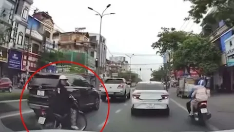 Clip: Pha "Điệu hổ ly sơn" của cô gái khiến ô tô bó tay