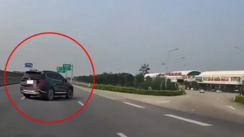 Clip: Bức xúc pha chuyển làn nguy hiểm của tài xế Santa Fe trên cao tốc