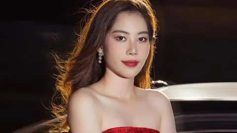 Nam Em có hành động khó hiểu khi livestream bán hàng
