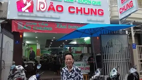 Diễn viên hài đình đám Vbiz một thời nay bán cơm tấm nuôi con, viên mãn bên vợ kém 29 tuổi