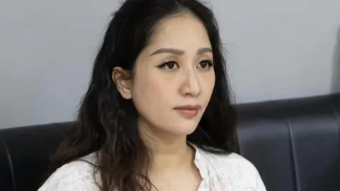 Khánh Thi bức xúc đăng đàn đòi nợ
