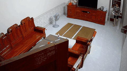 Chồng quét nhà, trải chiếu sẵn sàng ăn cơm và cái kết 'dở khóc dở cười'