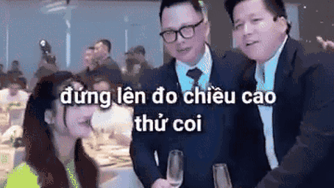 Khoa Pug tự tin đọ chiều cao với Hoa hậu Lương Thuỳ Linh và cái kết
