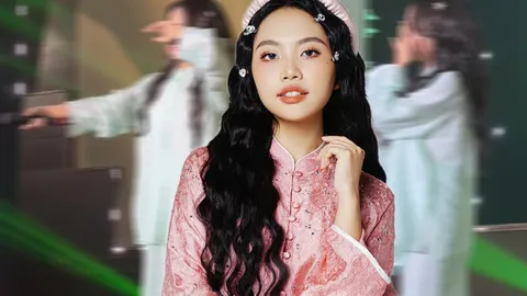 Phương Mỹ Chi khóc trên sân khấu