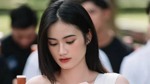 Hoa hậu Ý Nhi lại bị chê cười