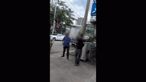 Clip: Định bỏ trốn sau va chạm, ông chú cầm gậy đuổi đánh nam thanh niên ngay trên đường