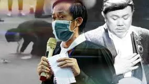 Trào nước mắt khoảnh khắc Hoài Linh cúi lạy cảm ơn khán giả đã đến tiễn đưa linh cữu cố NS Chí Tài