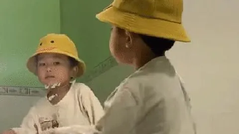 Cậu bé hot nhất MXH: Nhạc lên là quẩy, động tác thuần thục tới bất ngờ, nhưng dân mạng lại xuýt xoa không ngớt vì lý do này