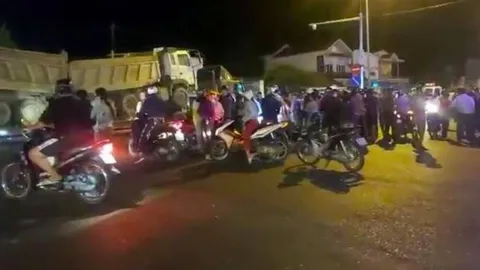CLIP: Hé lộ quá trình xe container kéo lê thi thể chạy gần 60km trên đường