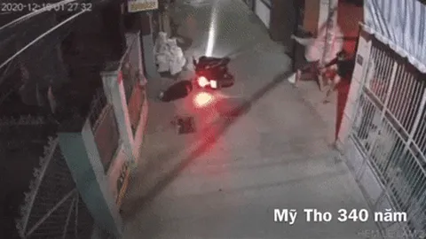 Camera ghi cảnh nổ súng hỗn chiến kinh hoàng tại Tiền Giang khiến 1 người bị thương nặng