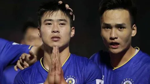 Duy Mạnh cầu nguyện, Quang Hải mong bình an cho đồng đội Hùng Dũng