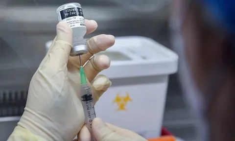 Vaccine COVID-19 giúp giảm nguy cơ mắc bệnh nặng và sinh non ở thai phụ