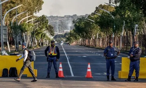 Xả súng ở Nam Phi, 20 người thương vong